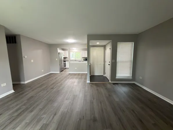 110 Manchester Ct, Schaumburg, IL