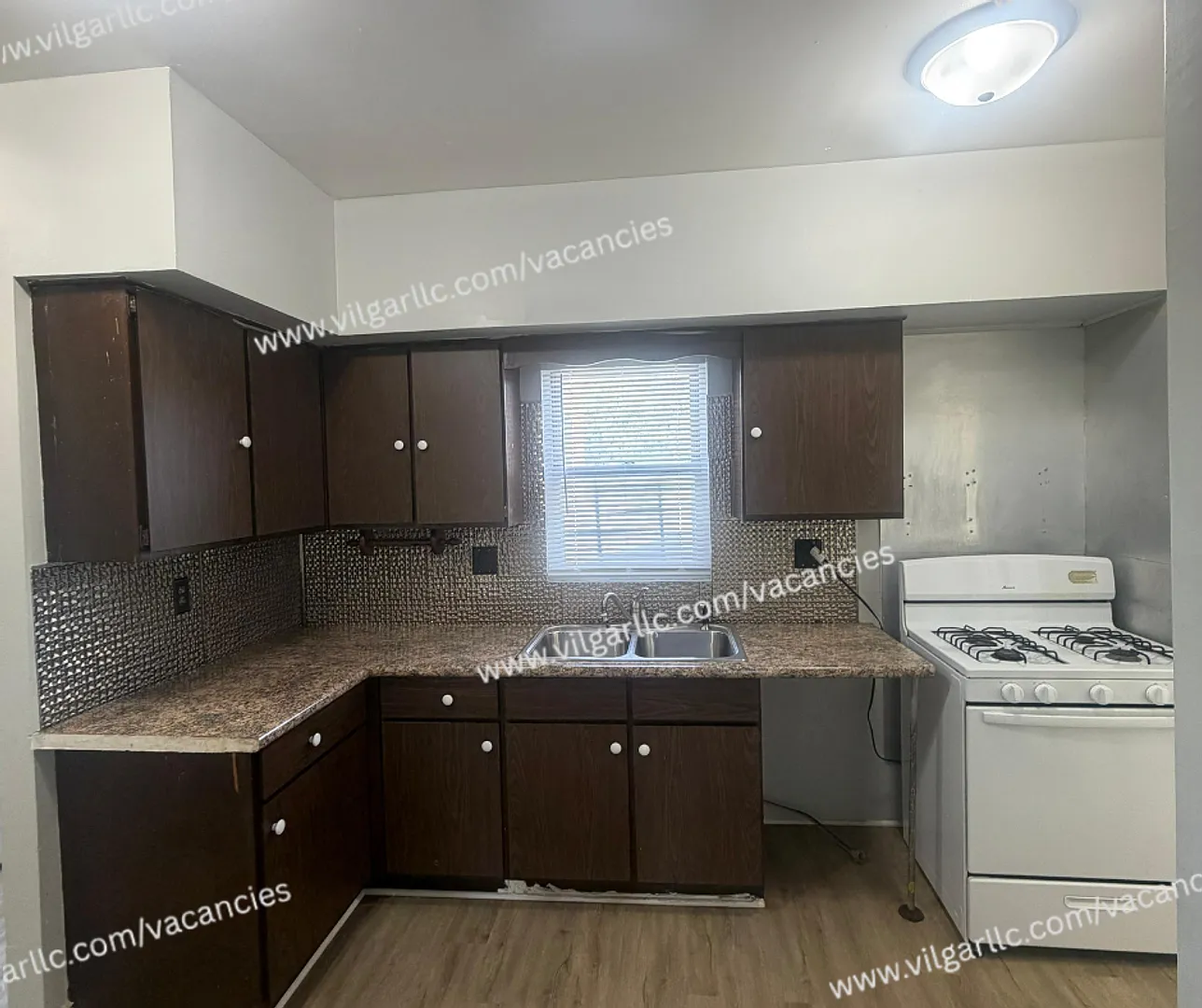 For Rent 2 Bedrooms 1 Bathroom Home — Photo 3