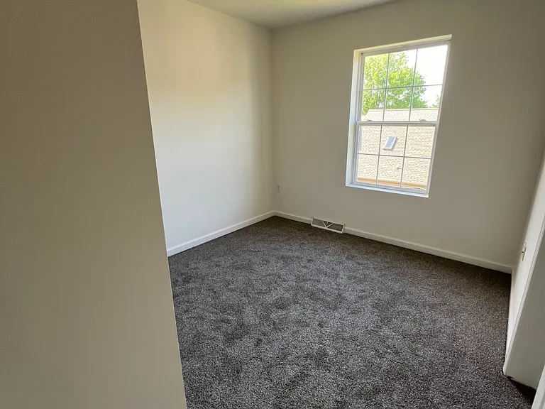 2027 Greystone Dr — Photo 8