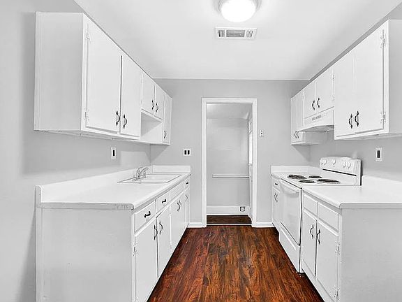 *Flooring in kitchen is now linoleum