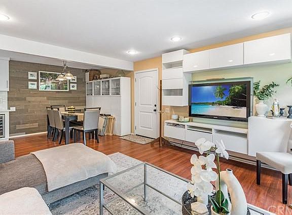 5th image of 312 S Miraleste Dr Unit 100