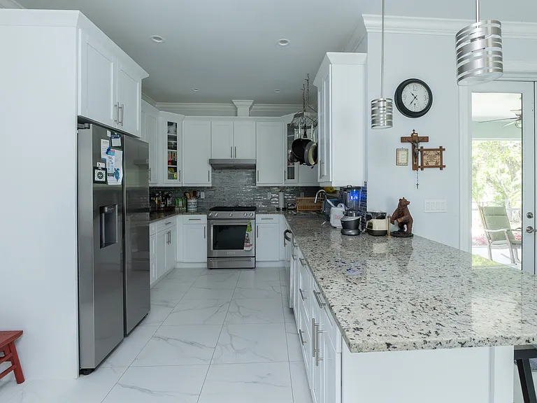 260 Price St — Photo 14