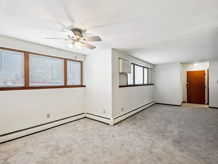 Rose Mall Apartments — Photo 14
