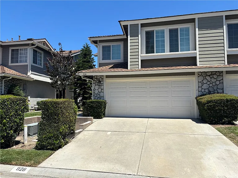 928 Lotus Cir — Photo 2