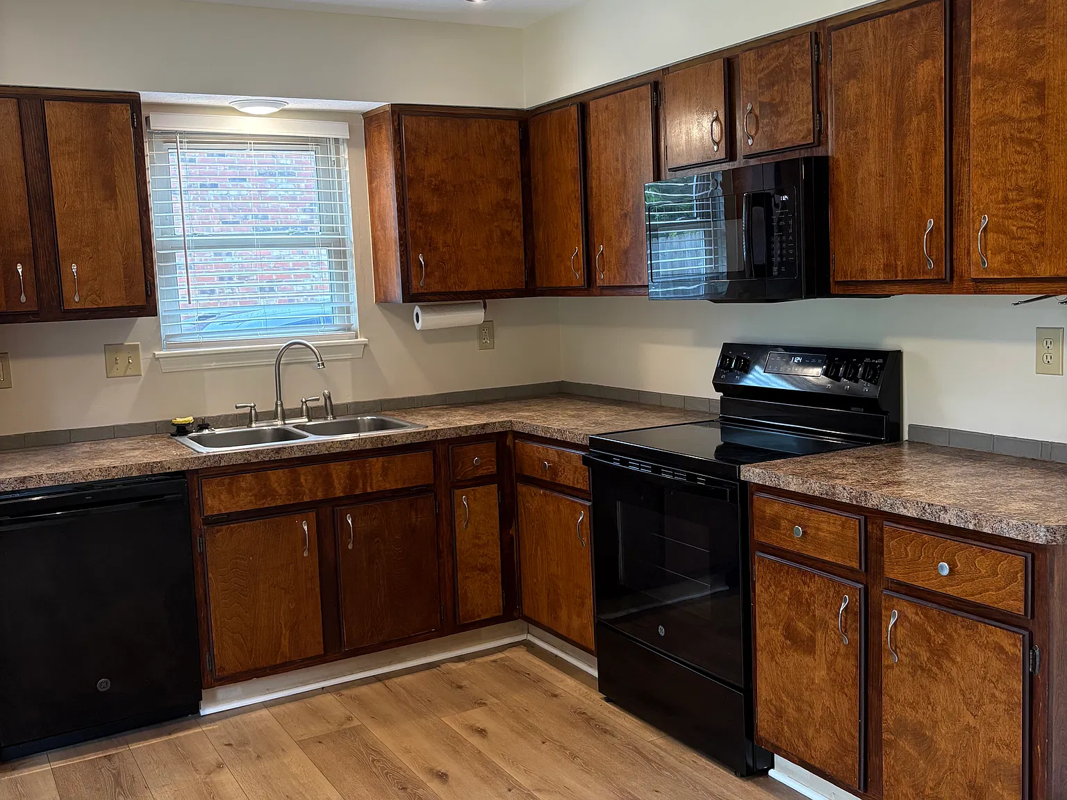 3 bed, 1200 sqft, $1,675 — Photo 4