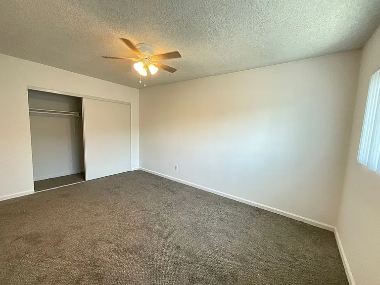 126 E Wilken Way — Photo 12