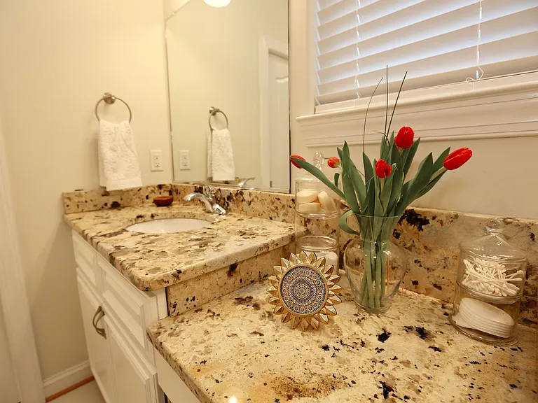 613 Lake Dr — Photo 26