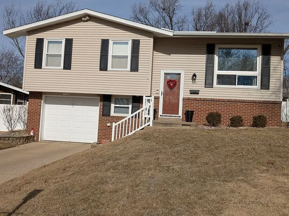 1621 W Daytona Dr, Peoria, IL 61614