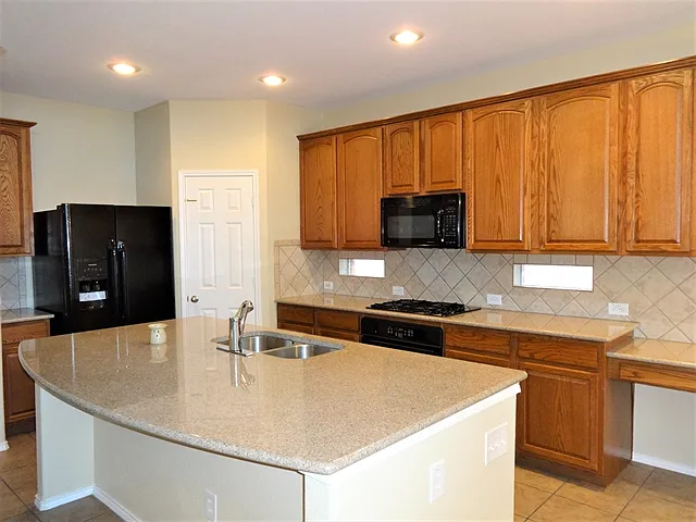 9501 Navarro St — Photo 3