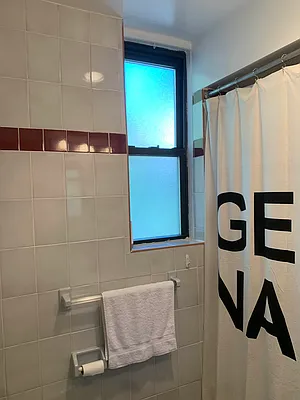 Rented by M.Grossman R.E. Management | media 20