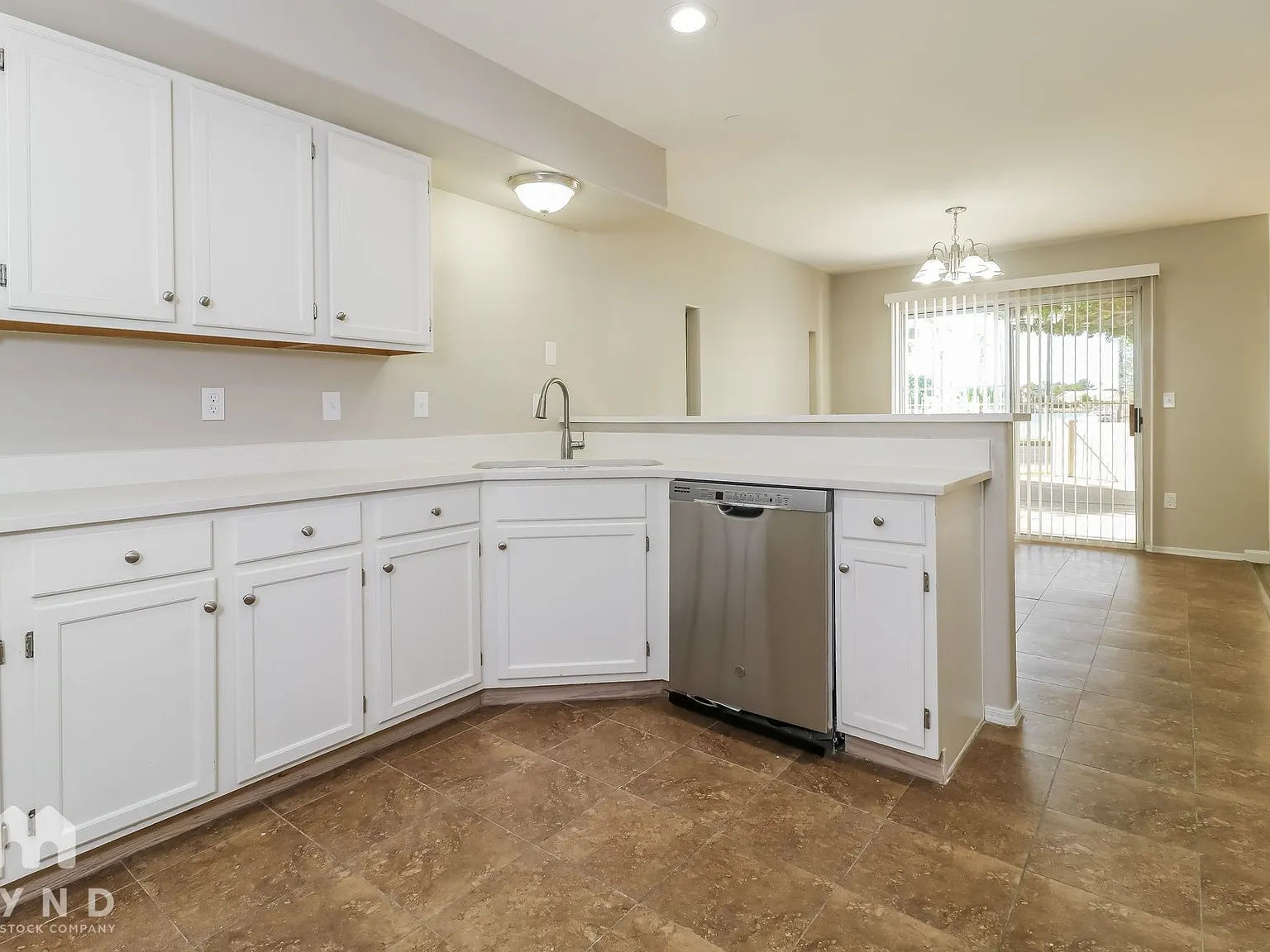 3 bed, 2.0 bath, 1346 sqft, $2,279 — Photo 2