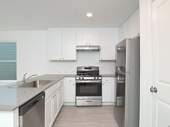 3rd image of 7626 Chancery Gate
