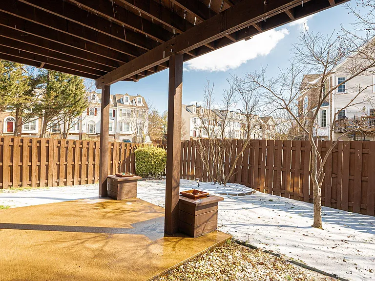 7036 Kings Manor Dr — Photo 36