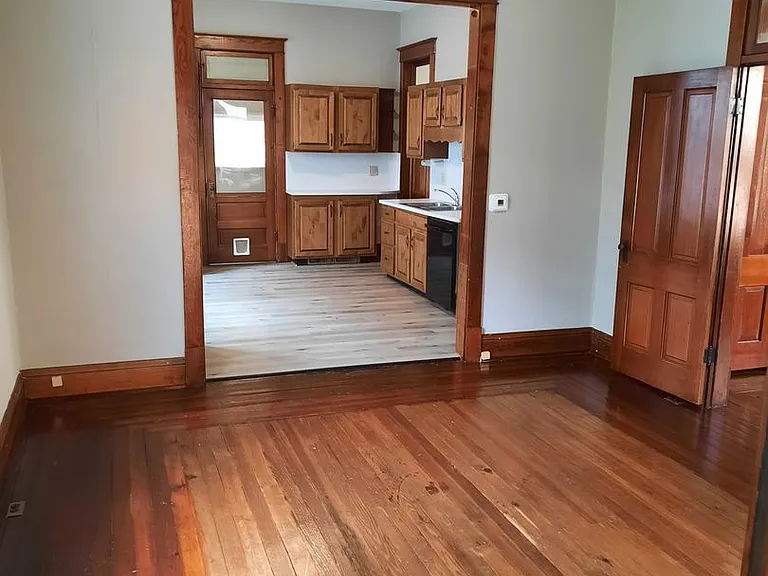 1615 Ferry St — Photo 8
