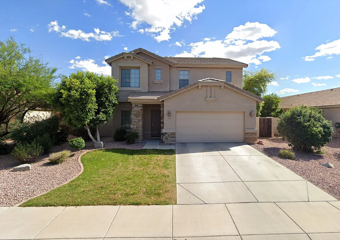 5 bed, 2.5 bath, 2499 sqft, $2,575 — Photo 1