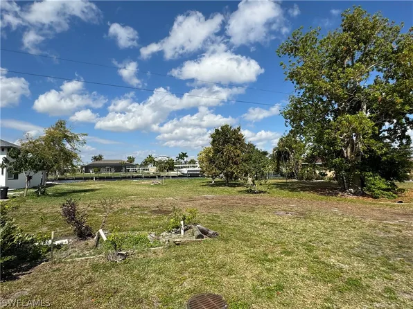 2102 E Tobago Cir, Fort Myers, FL 33905