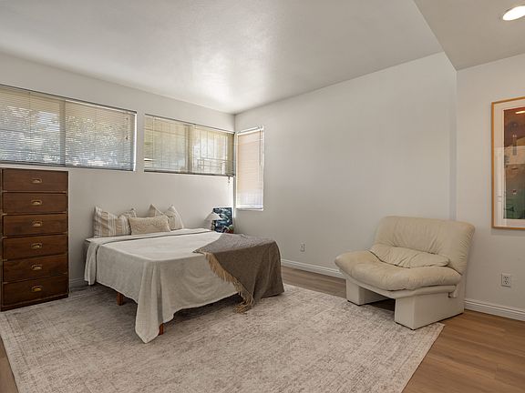 4th image of 2405 Magnolia Ave