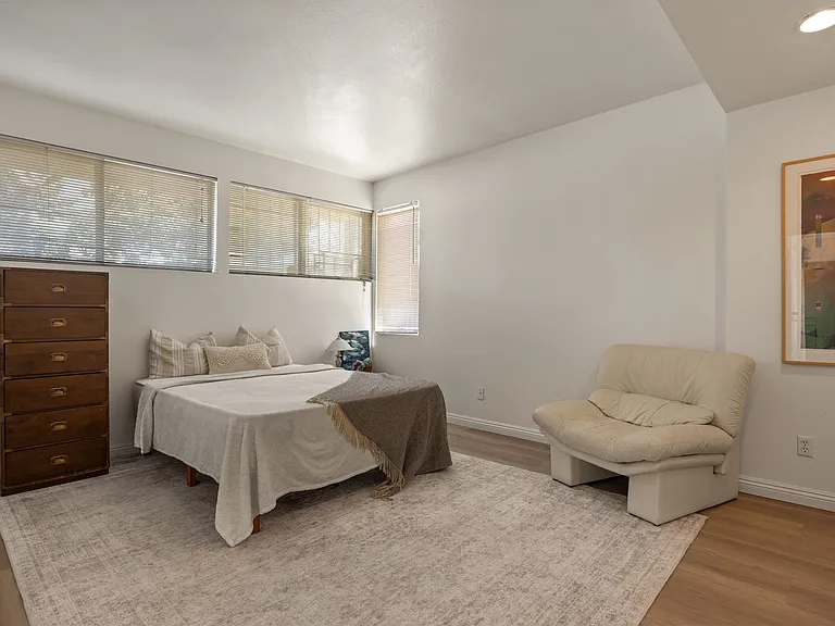 2405 Magnolia Ave — Photo 4