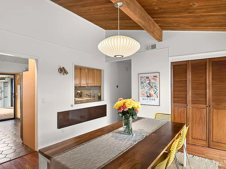 601 Country Club Dr — Photo 2