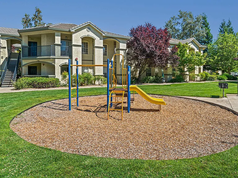 Willow Springs Apartments — Photo 12