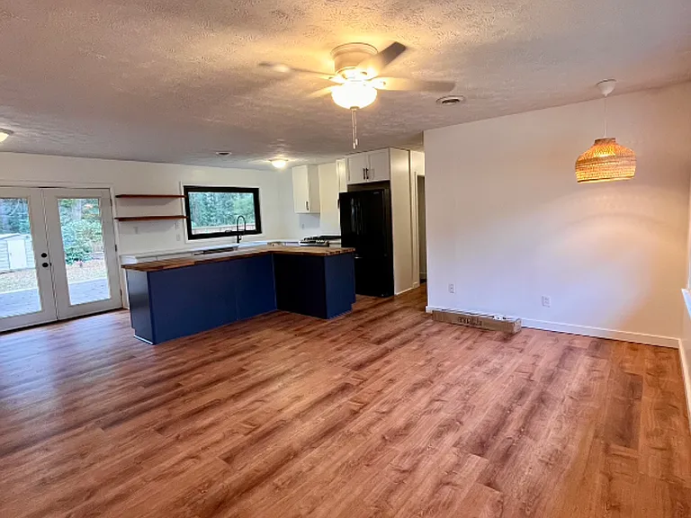 1015 Flowers Ave — Photo 3
