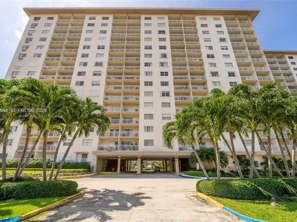 400 Kings Point Dr, Sunny Isles Beach, FL