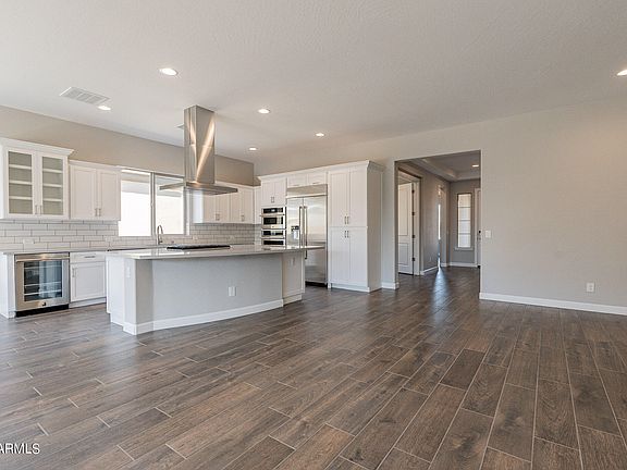 5th image of 693 E VETERANS Way