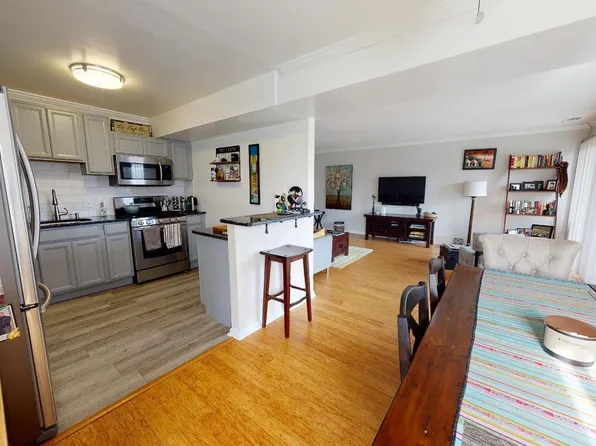 31 Canterbury Sq APT 302, Alexandria, VA 22304