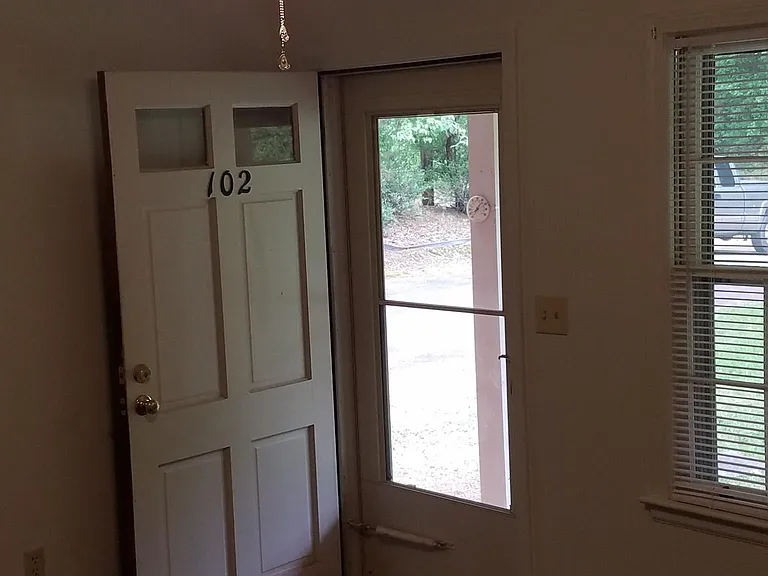 102 Willow Creek Cir — Photo 4