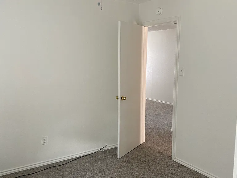 718 Lariat Ln #D — Photo 4