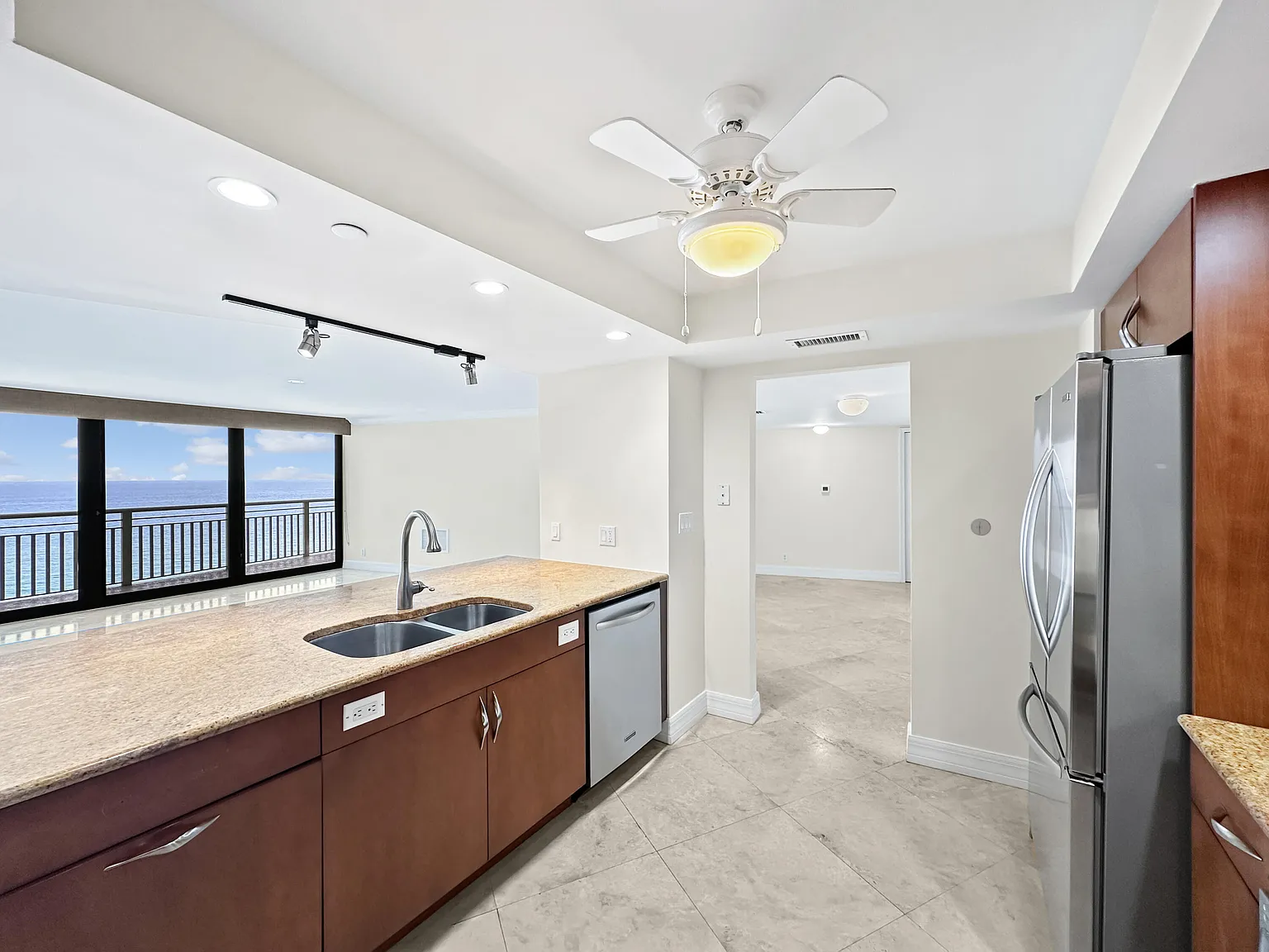 2 bed, 2.0 bath, 1509 sqft, $5,600 — Photo 4