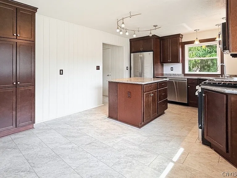 4055 Bristol Rd — Photo 5