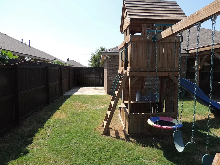 5706 Champions Dr — Photo 36