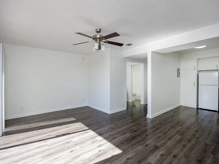 Park Manor Apartments — Photo 15