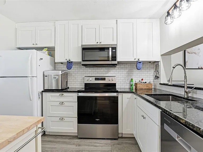 2424 W Tampa Bay Blvd #M404 — Photo 4
