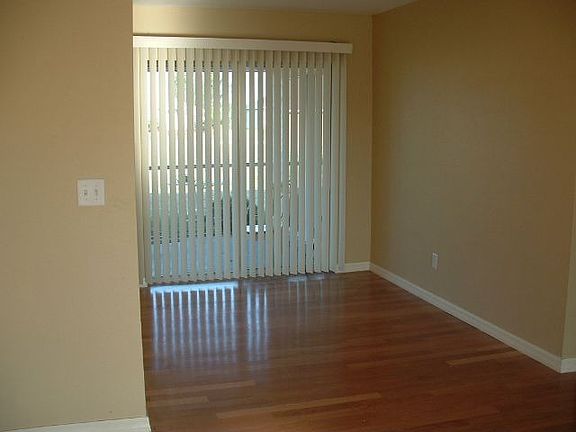 2nd image of 424 SE 13th Ct