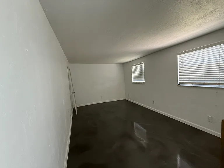 4034 S West Shore Blvd — Photo 15
