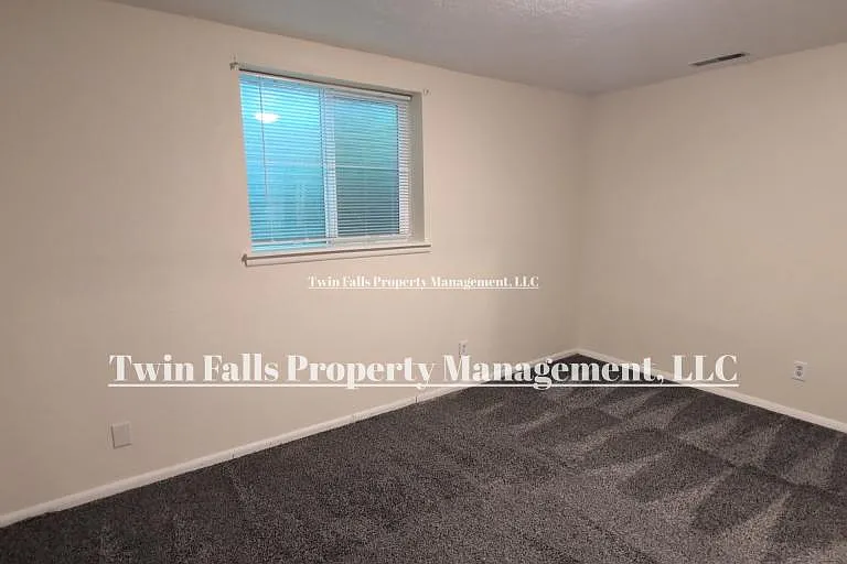 256 Crestview Dr — Photo 30