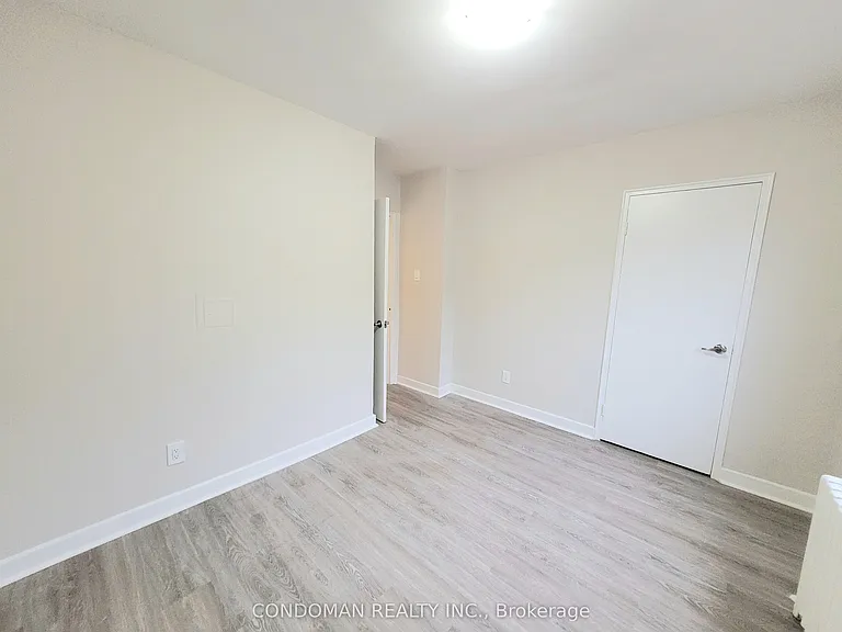 852 Broadview Ave #303 — Photo 6