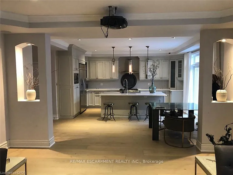 4 Raphael Ct — Photo 9