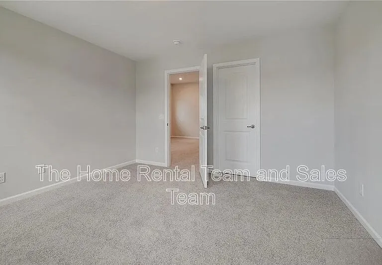 113 Fenway St — Photo 31