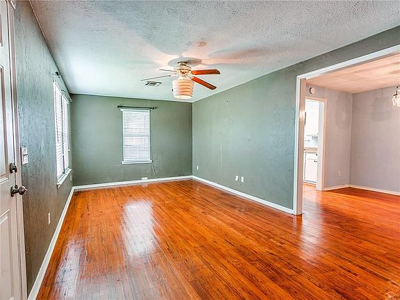 4th image of 107 W Frank St
