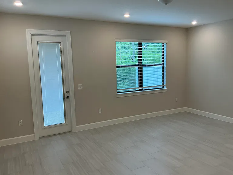 293 SW Sally Way — Photo 36