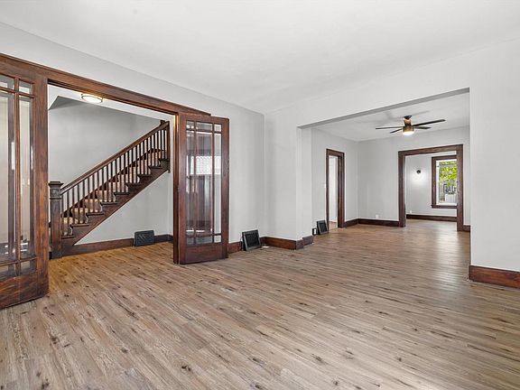 2nd image of 1529 Thurston AVENUE