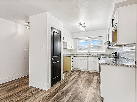 4th image of 2228 Williamsburg Dr