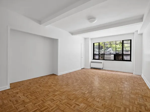 310 E 44th St, New York, NY