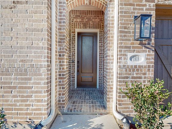 3rd image of 1818 Buckeye Ln