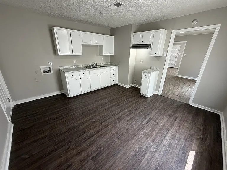 2156 Ethlyn Ave — Photo 10