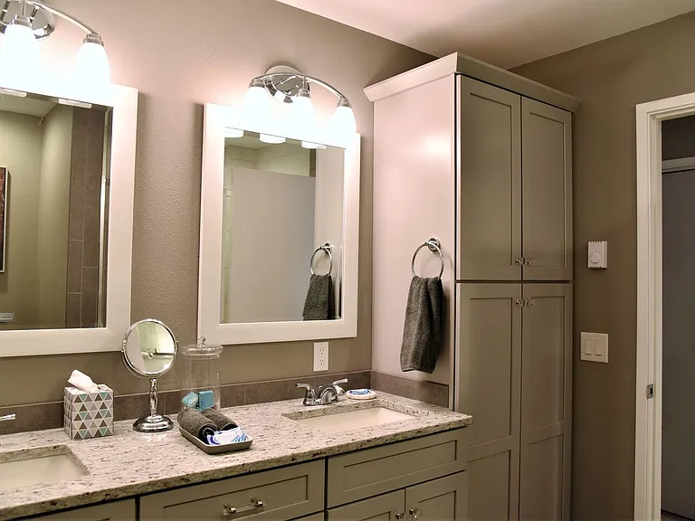Ensuite Primary Bathroom