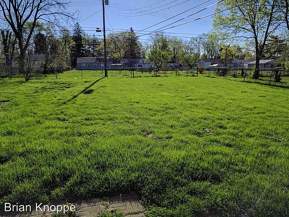 4th image of 2858 Fern Ave